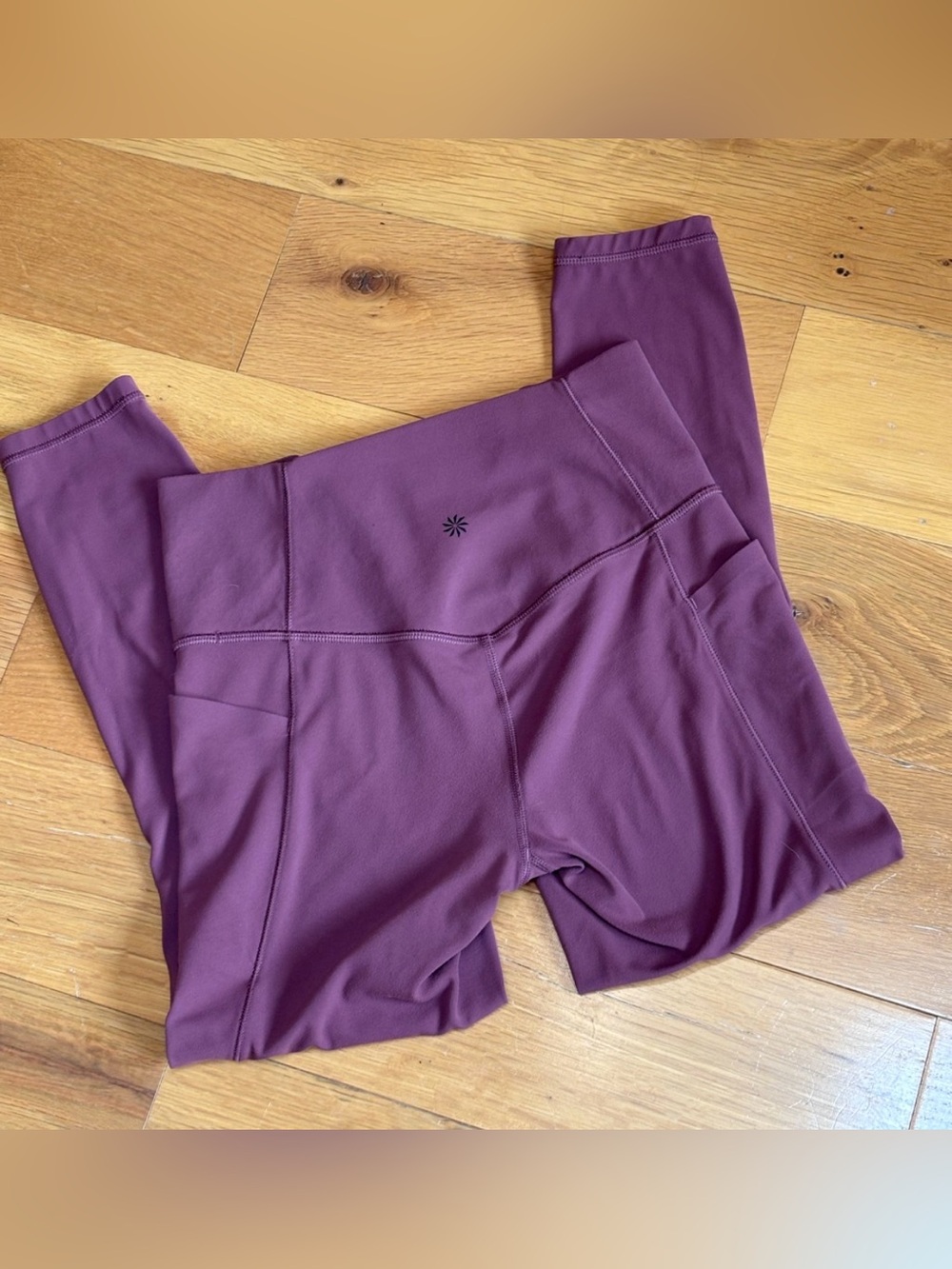 Athleta Salutation Stash Leggings Size Small 24” Dark Sugar Plum